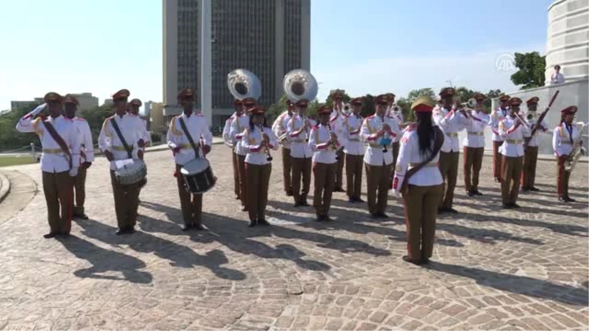 Dışişleri Bakanı Çavuşoğlu, Jose Marti Anıtı\'na Çelenk Koyarak, Saygı Duruşunda Bulundu