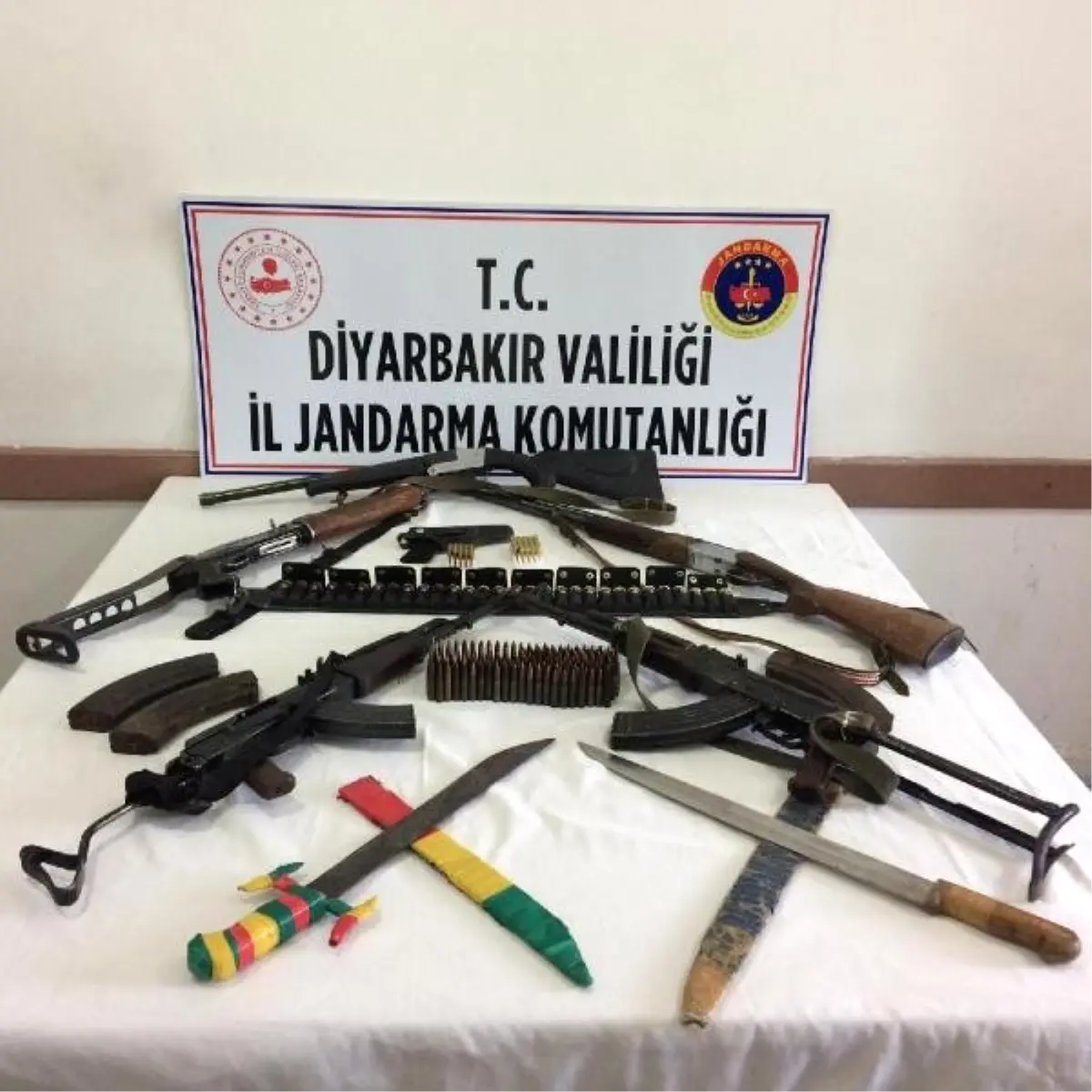 Diyarbakır\'da Silah Kaçakçılarına Operasyon: 7 Gözaltı