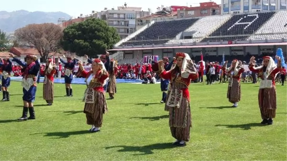 Ege\'de, 19 Mayıs Coşkusu