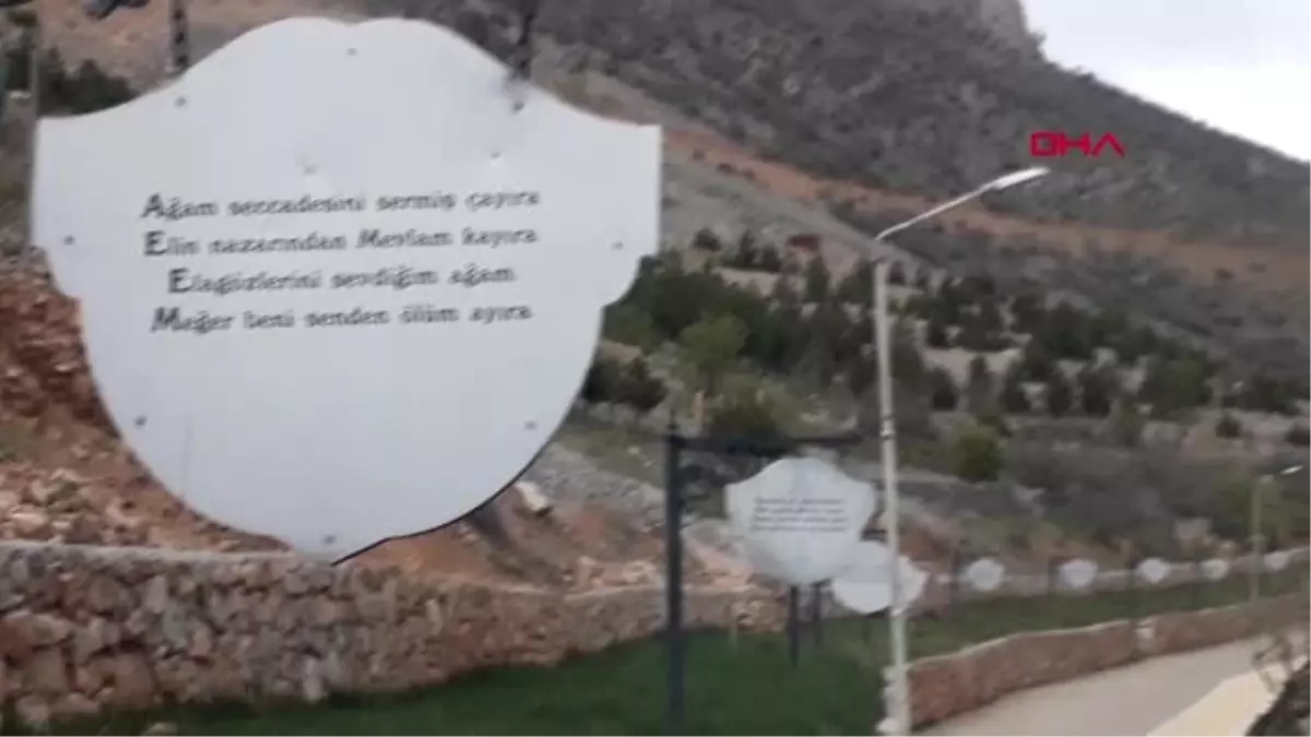 Erzincan Gurbete Gidenlere Hasret Manileri, İlçedeki Tabelalarda