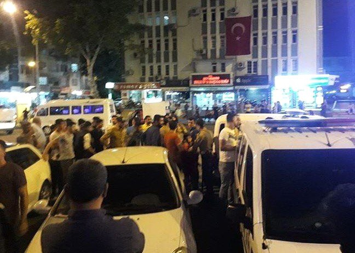 Gençlerin Kavgasını Bekçiler Engelledi