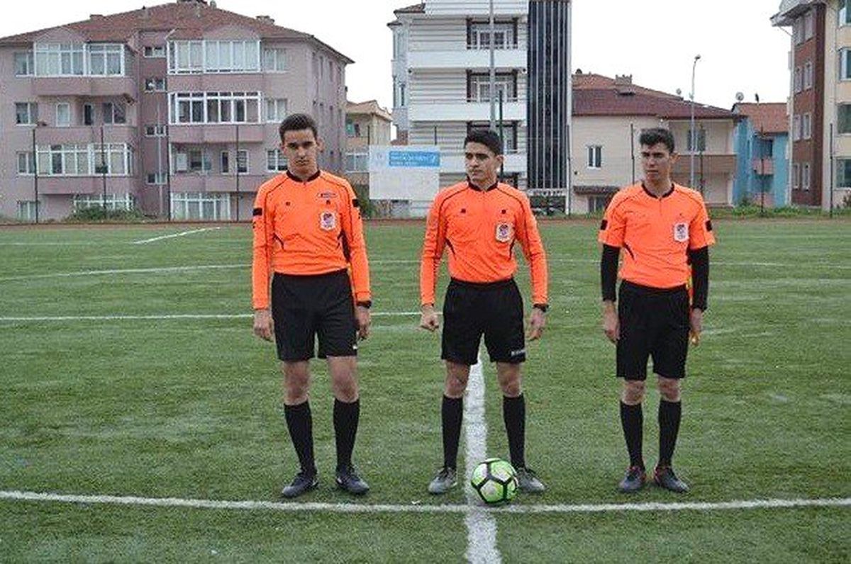 Hakem Maçı Tatil Edeceğine Kaldığı Yerden Devam Ettirdi