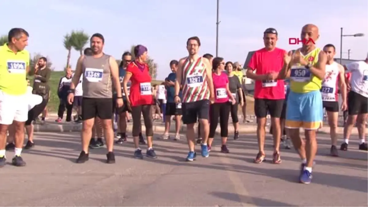 İzmir Başkan Soyer, Gençlik Koşusuna Katıldı