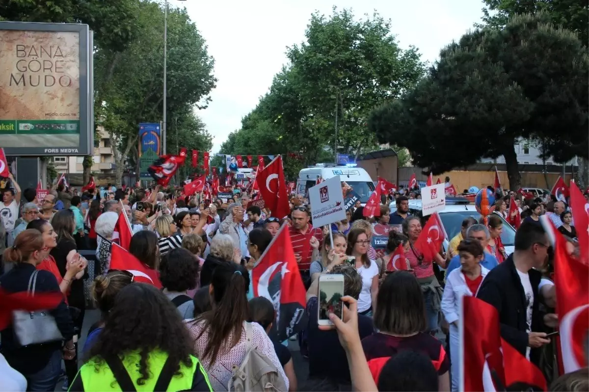 Kadıköy\'de 19 Mayıs\'ın 100. Yılında Fener Alayı