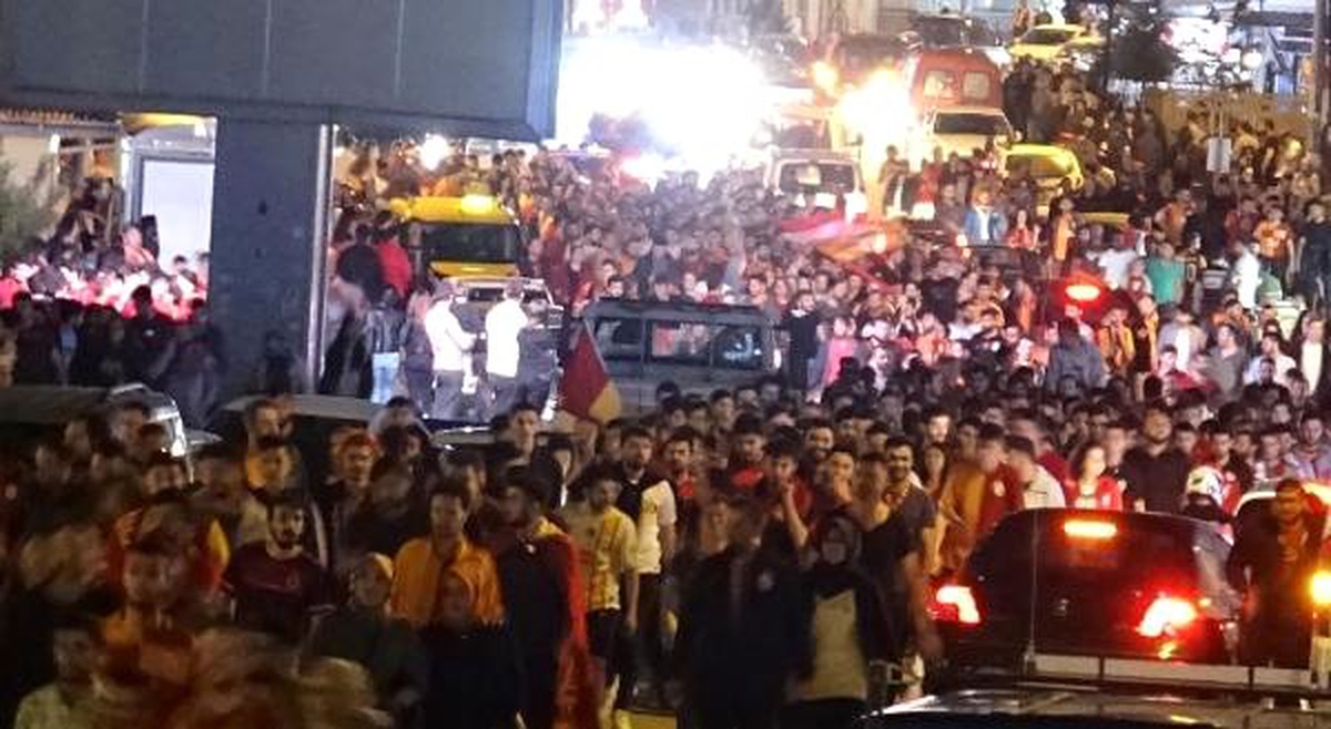 Karabük\'te Galatasaray Taraftarları Şampiyonluğu Kutladı