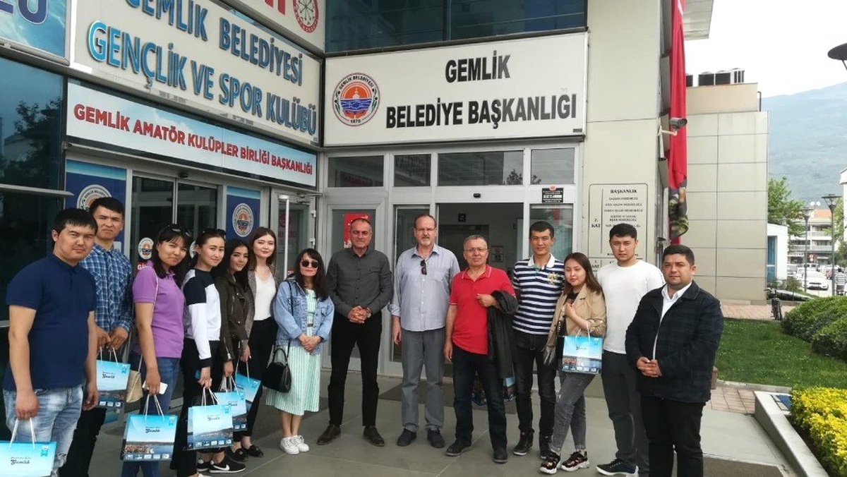 Kazakistanlı Gençler Gemlik\'i Çok Sevdi
