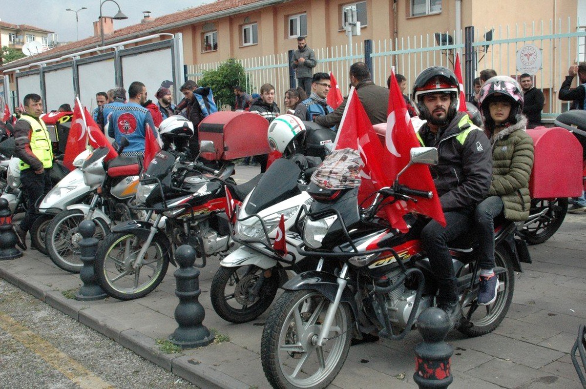 Motosikletli Kuryelerden 19 Mayıs Korteji