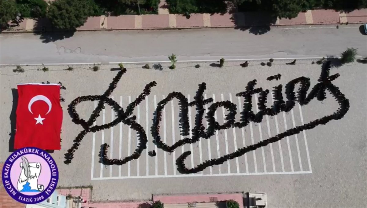 Öğrencilerden "Atatürk\'ün İmzası Kareografisi"