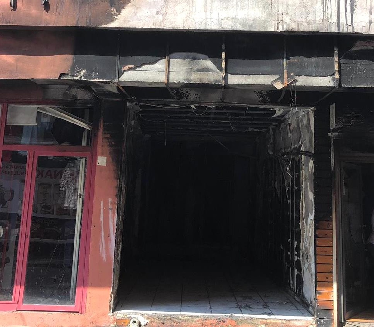 Pasajda Çıkan Yangında İş Yeri Tamamen Yandı