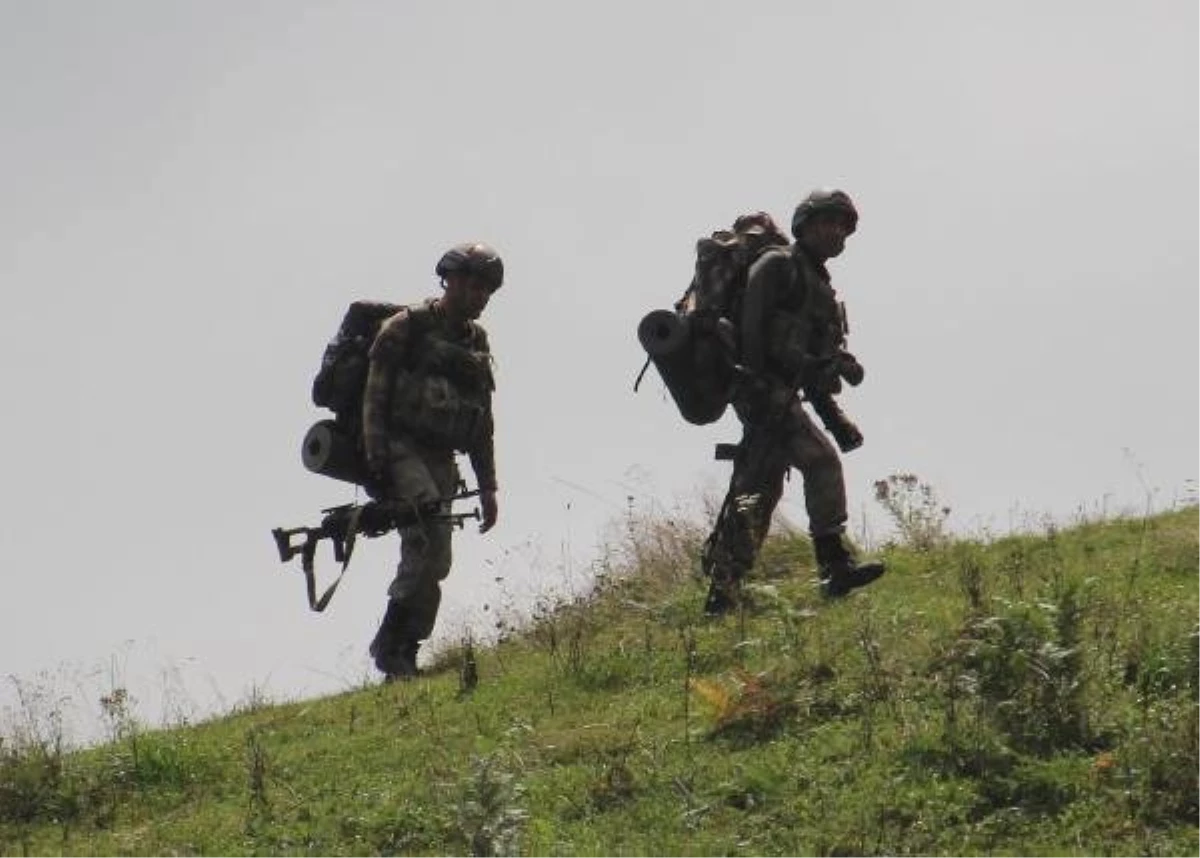 PKK\'lı Terörist Yer Gösterdi, Sığınak ve Depolar İmha Edildi