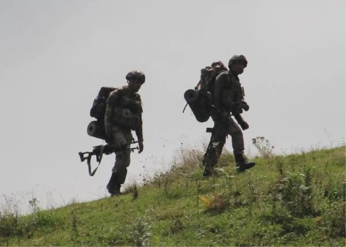 PKK\'lı Terörist Yer Gösterdi, Sığınak ve Depolar İmha Edildi