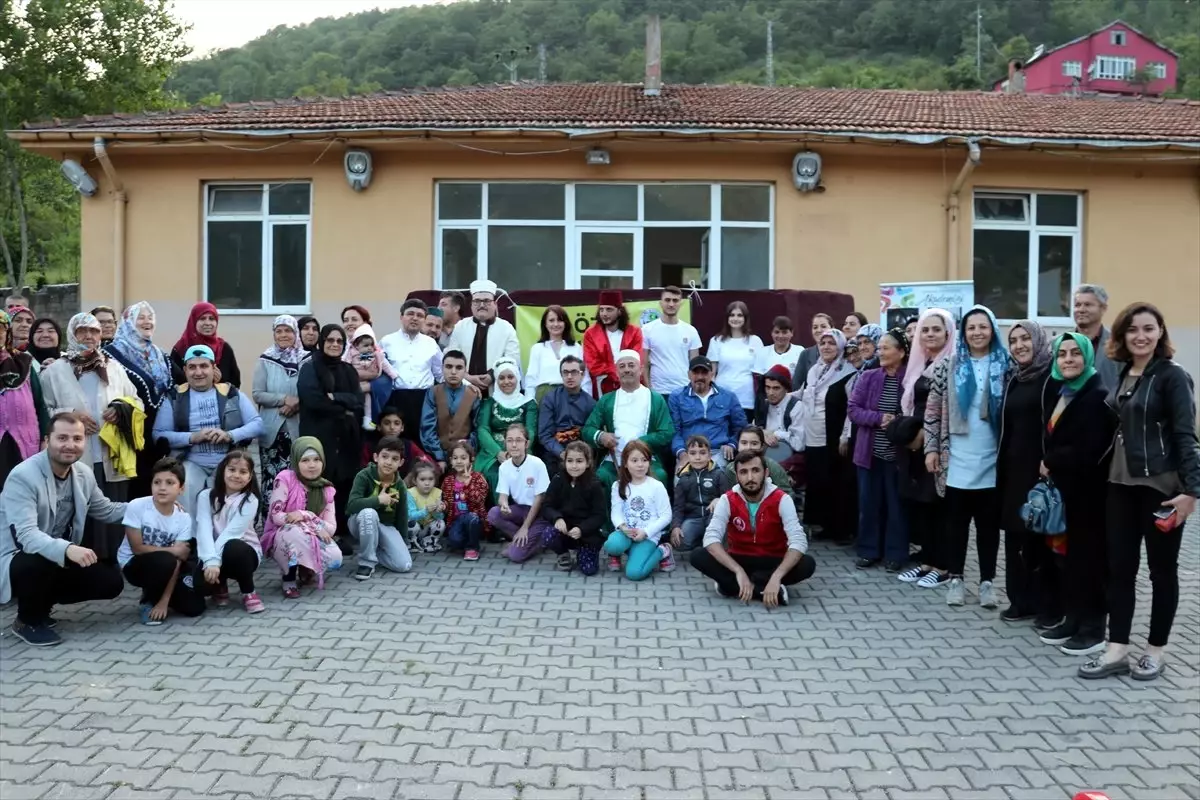 Sahne Tozunu Köylere Taşıyorlar