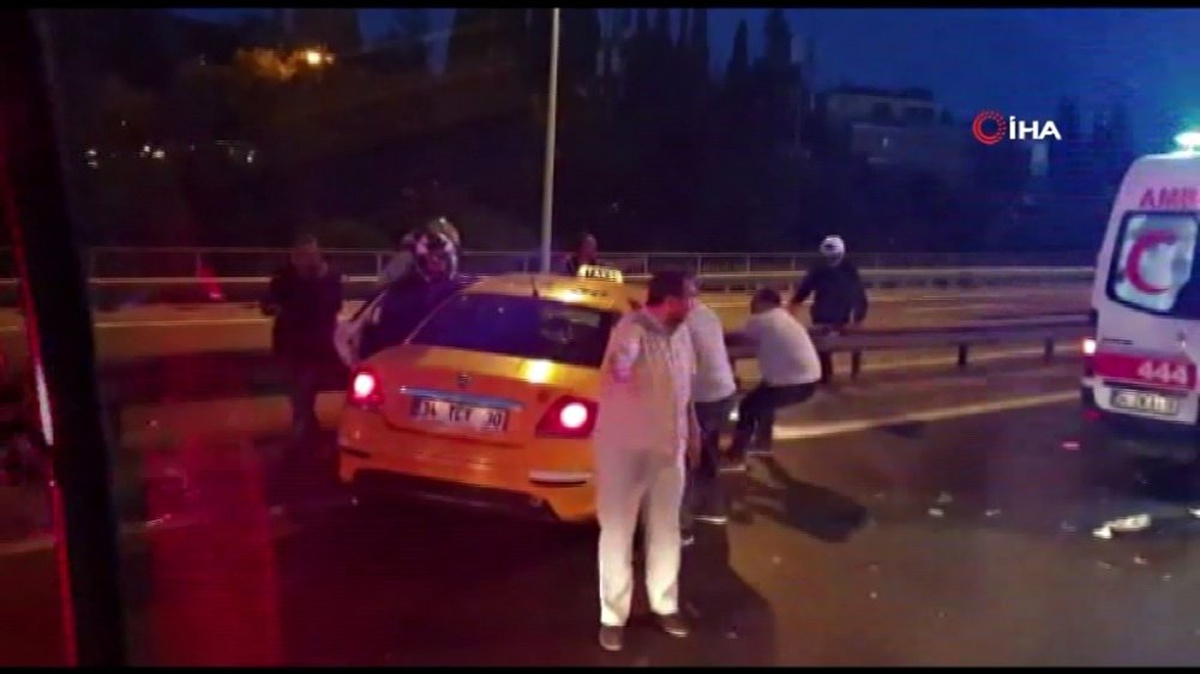 15 Temmuz Şehitler Köprüsü\'nde Kaza: 2 Yaralı