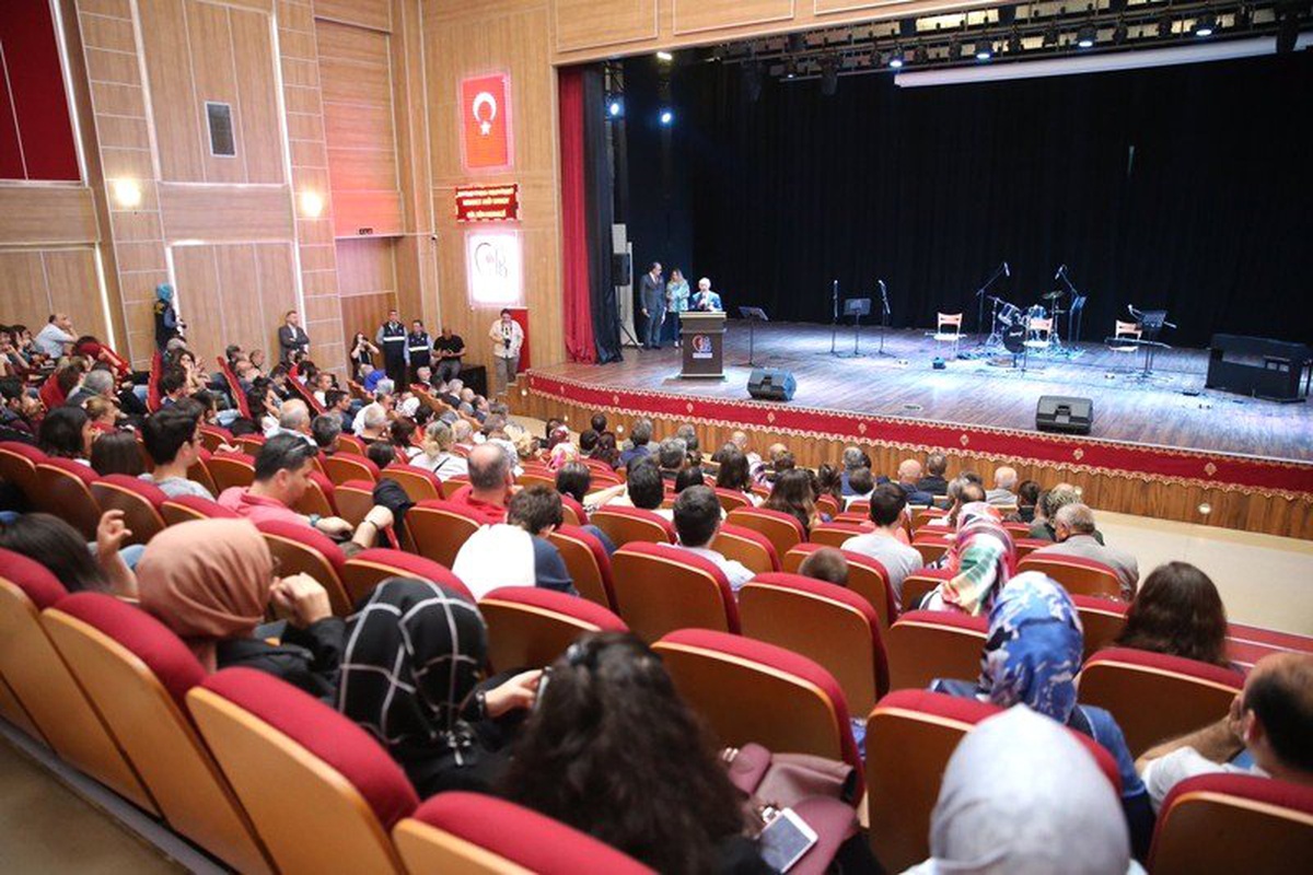 19 Mayıs Bayrampaşa\'da Coşkuyla Kutlandı