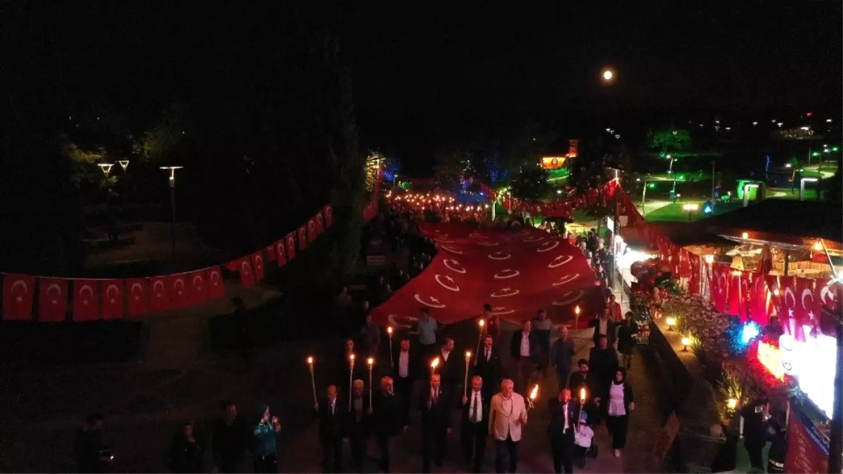 19 Mayıs\'ın 100. Yılında Ankara, Kırmızı Beyaza Büründü