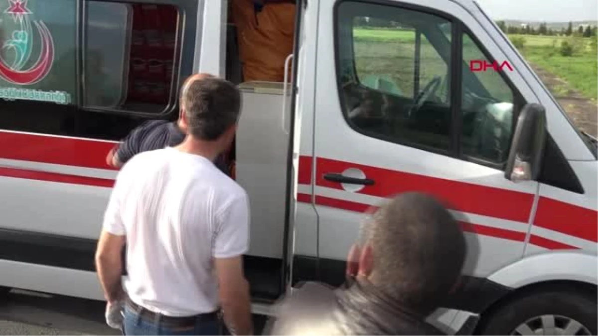 Afyon İnşaat İşçilerini Taşıyan Minibüs Devrildi: 7 Yaralı