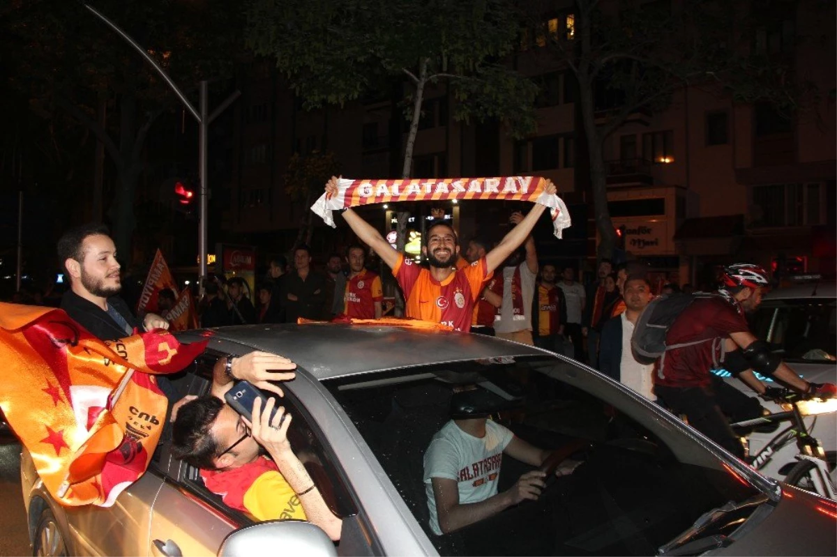 Afyonkarahisar\'da Galatasaray\'ın Şampiyonluğu Çoşkuyla Kutlandı