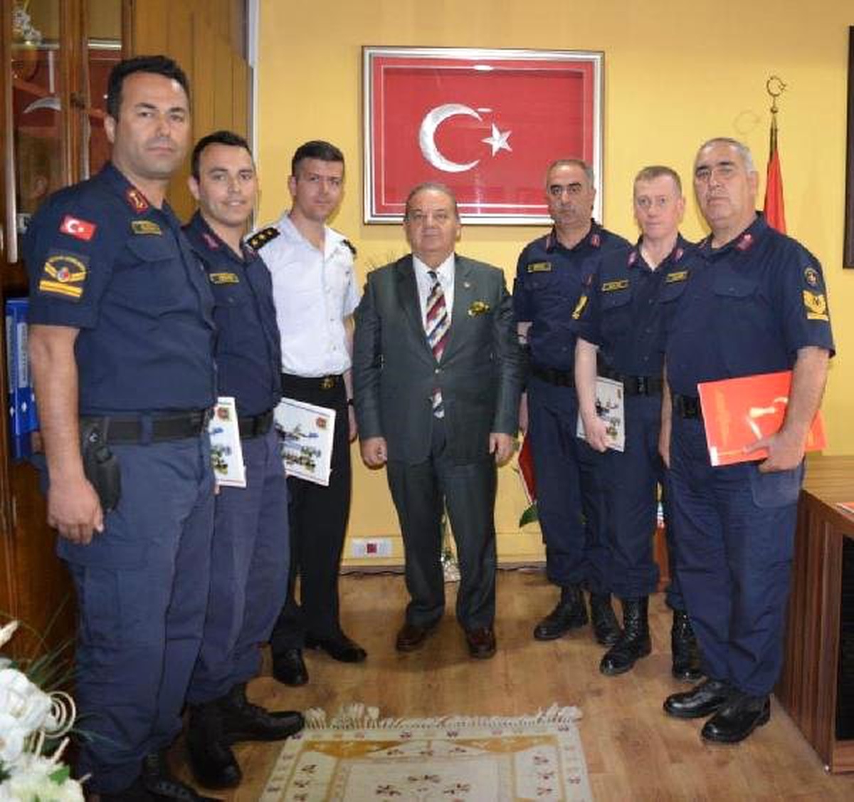 Akbük\'teki Ağaçları Kesenleri Yakalayan Jandarmalara Başarı Belgesi