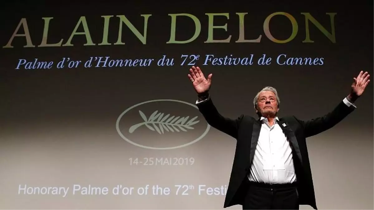 Cannes Film Festivali\'nde Onur Ödülü Alan Alain Delon\'a Feminist Derneklerden Tepki