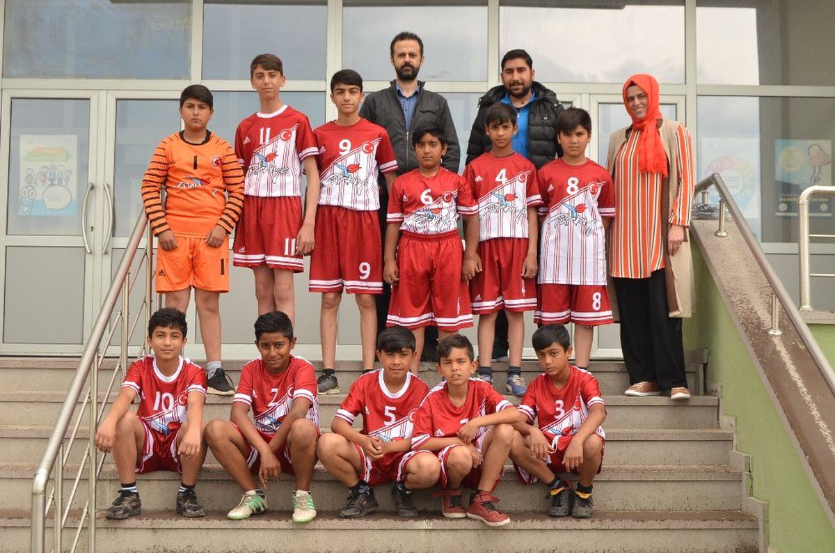 Devamsızlığı Futbolla Bitirdiler