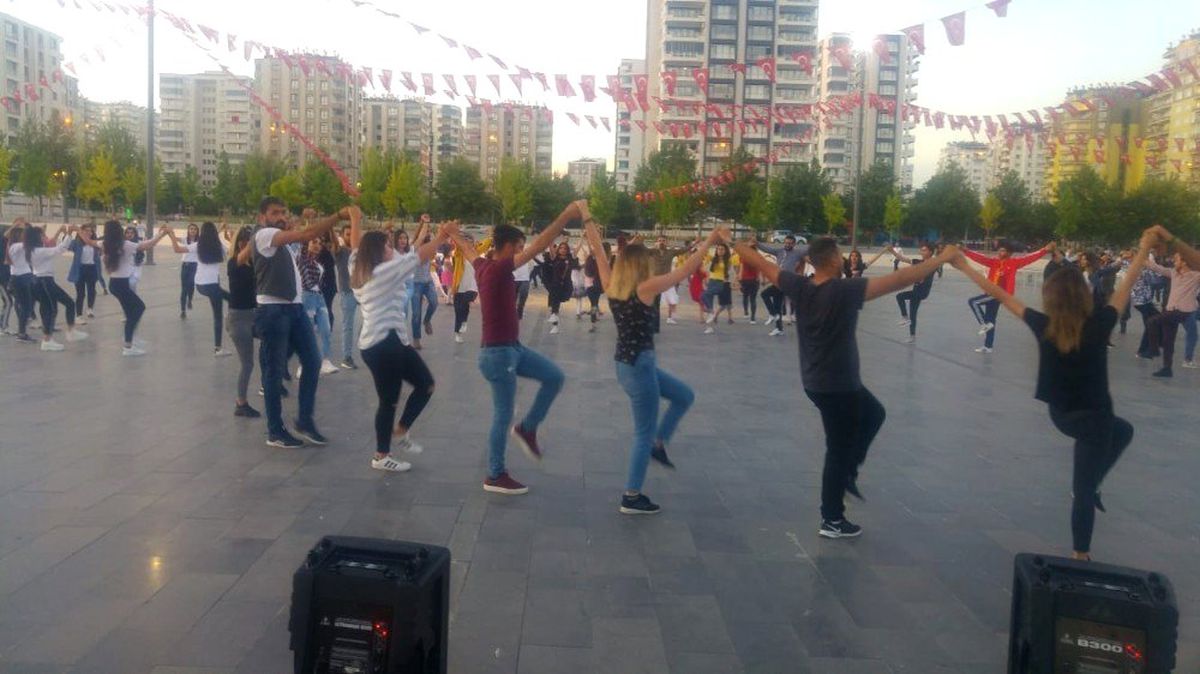 Diyarbakır\'da Atabarı Oyunu Sergilendi