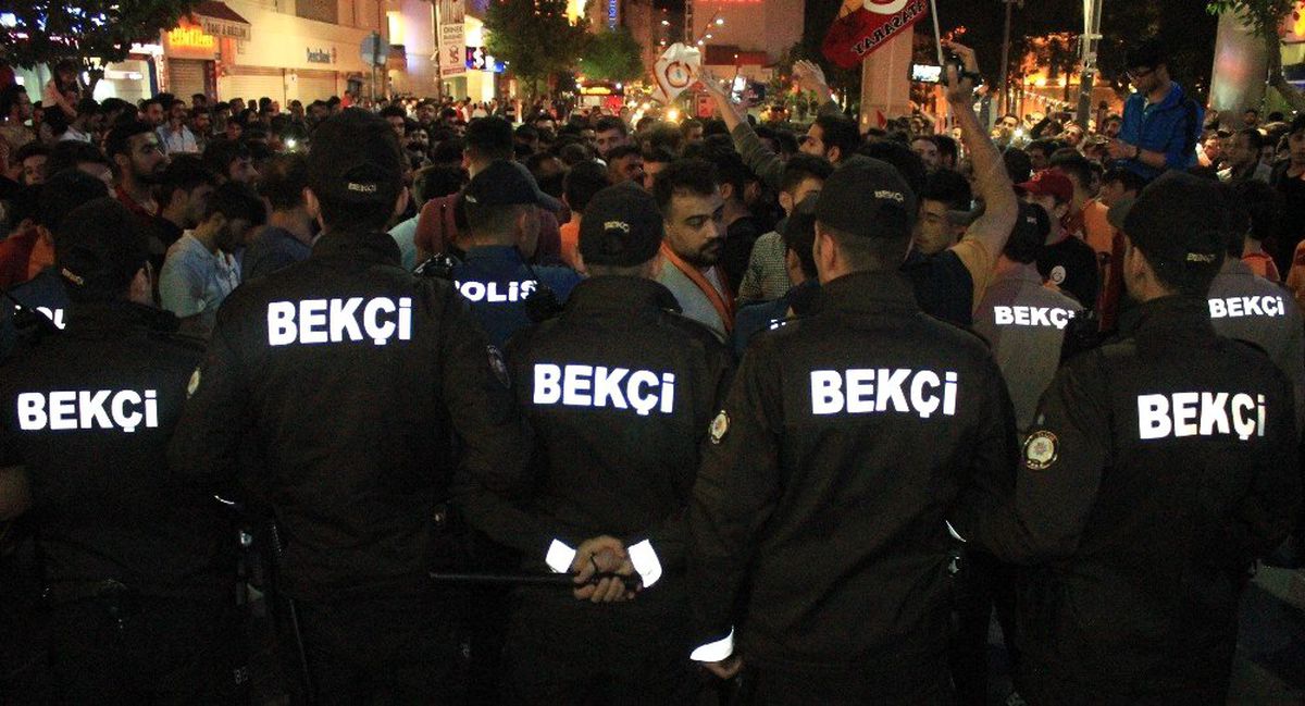 Elazığ\'da Gergin Şampiyonluk Kutlaması