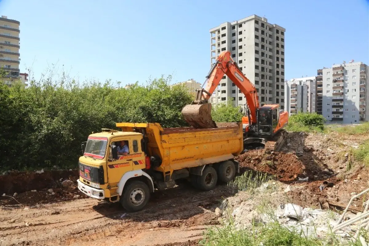 Erdemli\'de Yeni Yol Çalışmaları Sürüyor