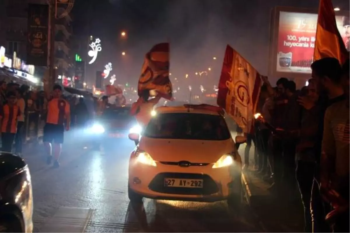 Gaziantep\'te Galatasaray Taraftarları Şampiyonluğu Kutladı