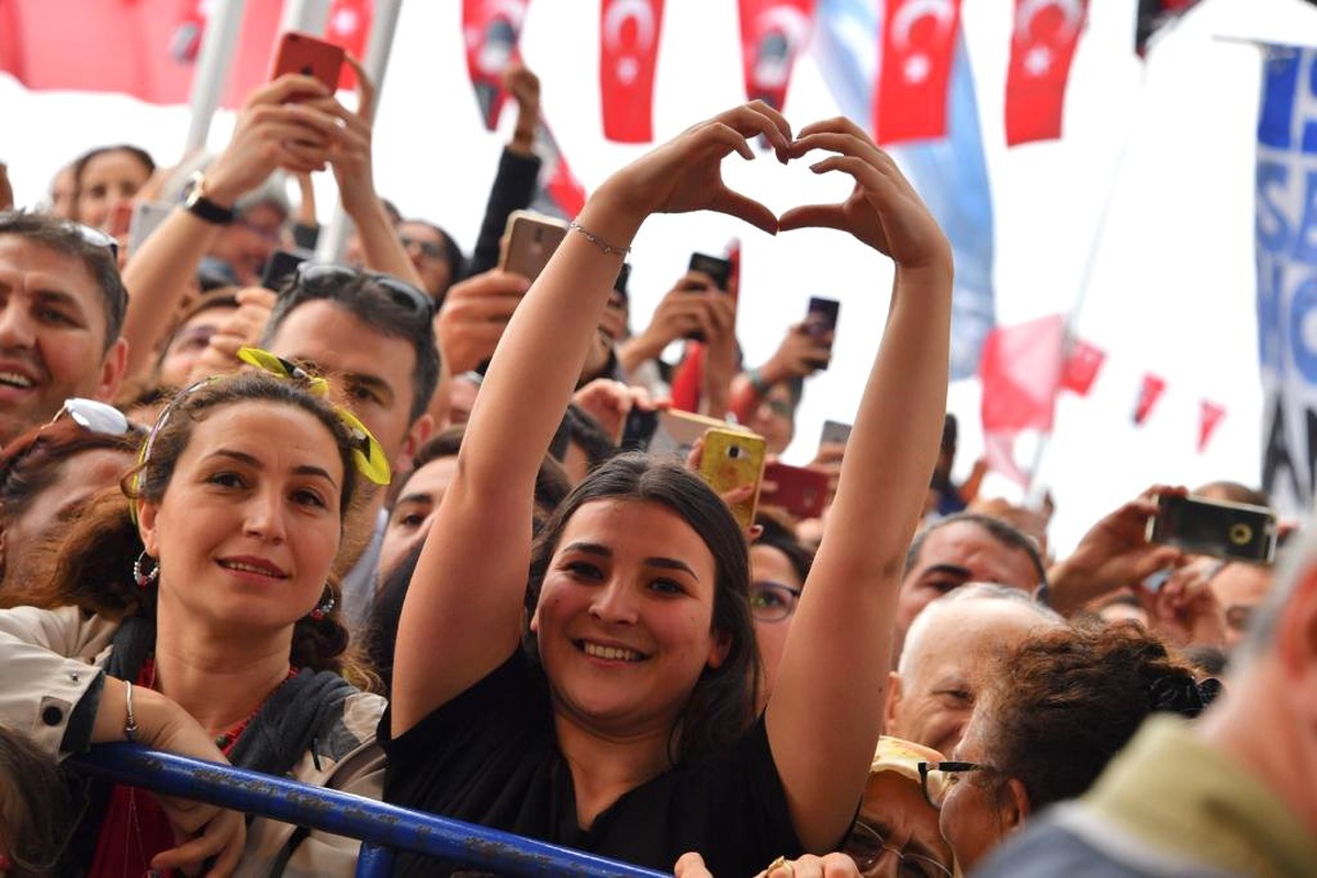 İmamoğlu, 19 Mayıs\'ın 100\'Ncü Yılında Samsun\'da Gençlerle Buluştu