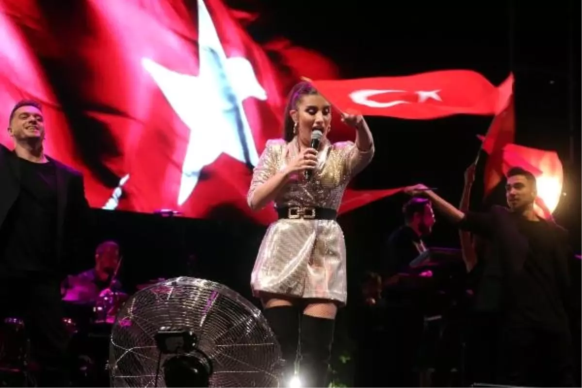 İrem Derici\'den 19 Mayıs Konseri