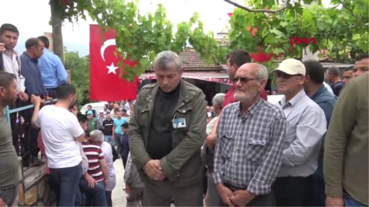 İzmir Hakkari Şehidi Onbaşı Emre Okan Memleketi Kiraz\'da Son Yolculuğuna Uğurlandı