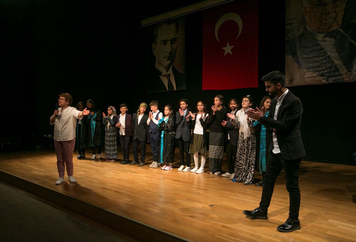 Kadir Has Üniversitesi Şırnak Ortasu Ortaokulu Tiyatro Topluluğu\'nu Ağırladı