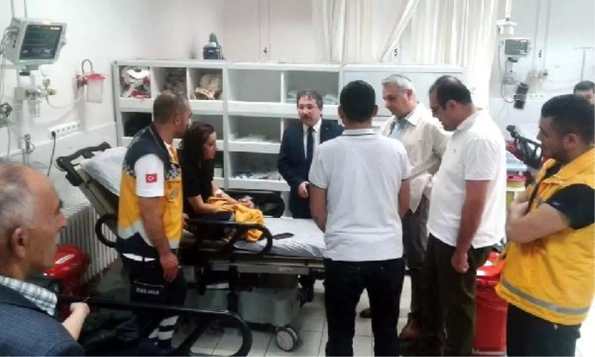 Kayseri\'de Ambulans Devrildi; Sürücü ile 2 Sağlıkçı Yaralı