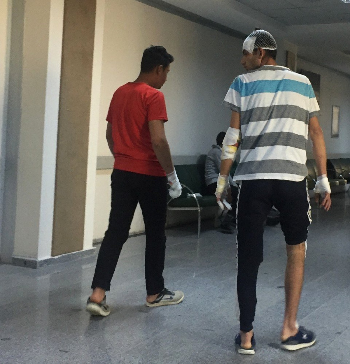 Köpeğe Çarpmak İstemeyen Sürücünün Motosikleti Devrildi: 2 Yaralı