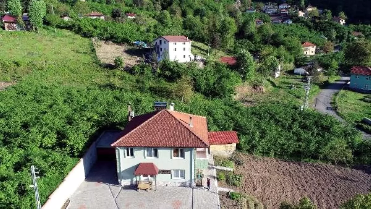 Köyüne Kütüphane Kurdu, \'İyi Kalpli Ol\' Ödülünü Aldı