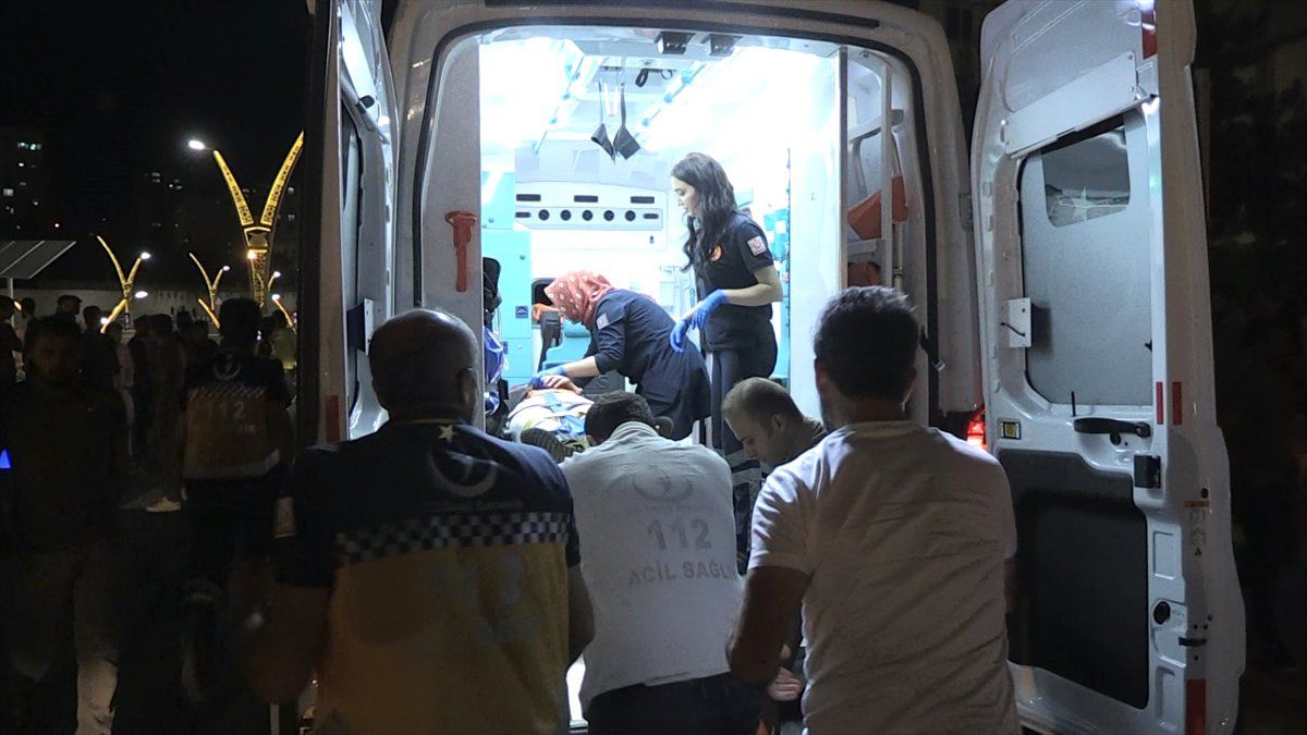Mardin\'de Minibüs Yayalara Çarptı : 2 Yaralı
