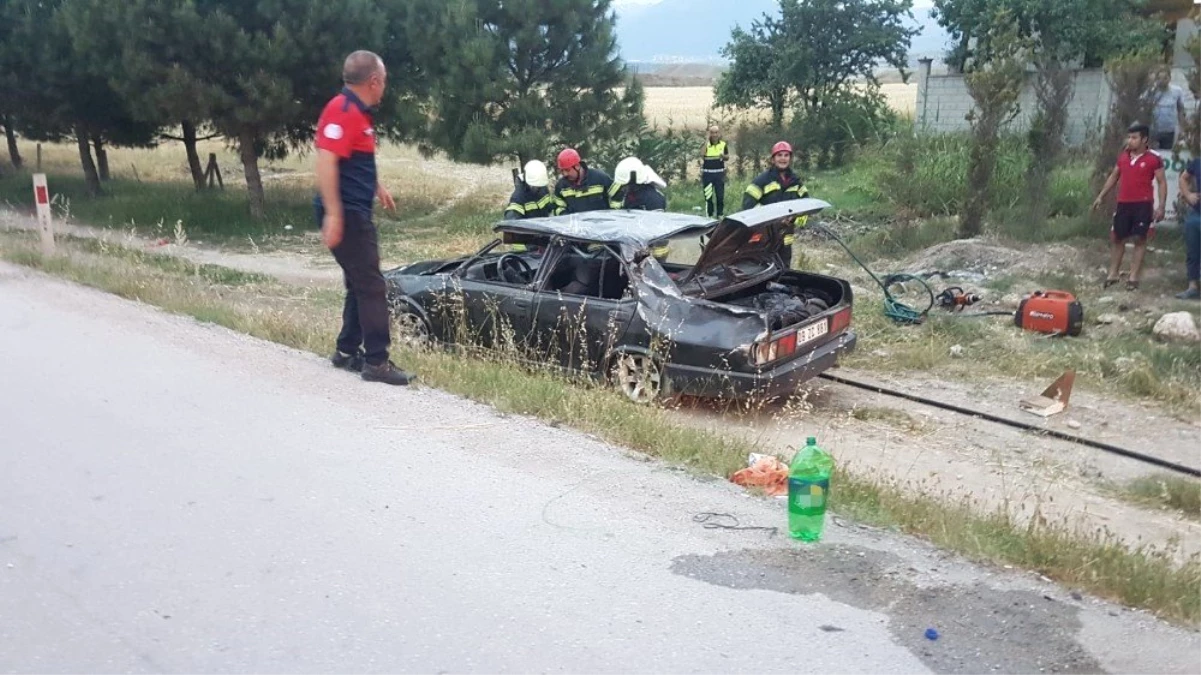 Otomobilin Tavanını Kesen İtfaiye 6 Kişiyi Kurtardı