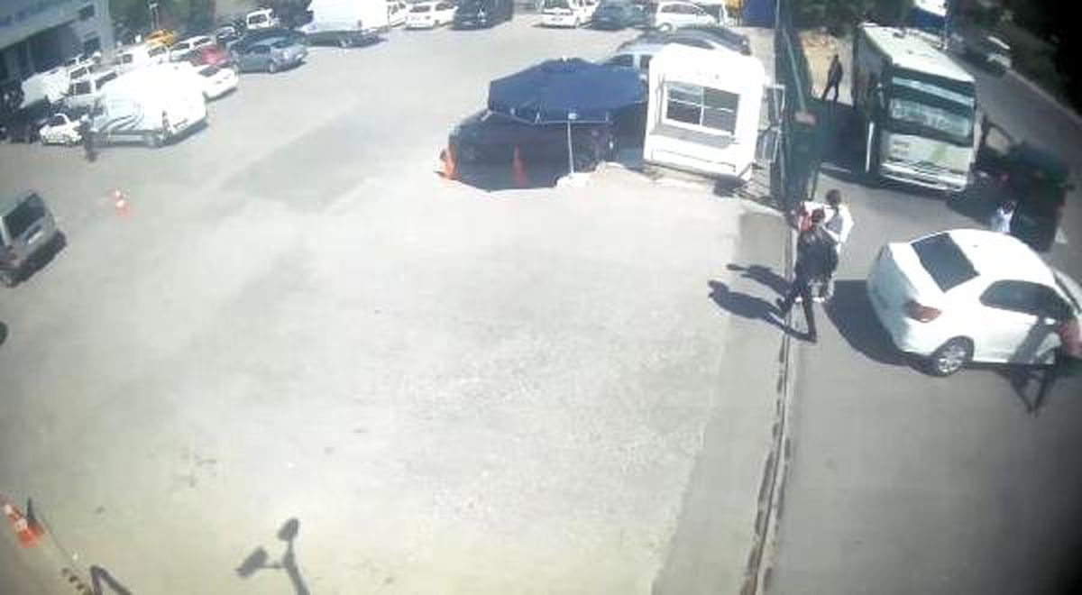 Polis Şüphelinin Aracına Camdan Atladı; Nefes Kesen Operasyon Kamerada