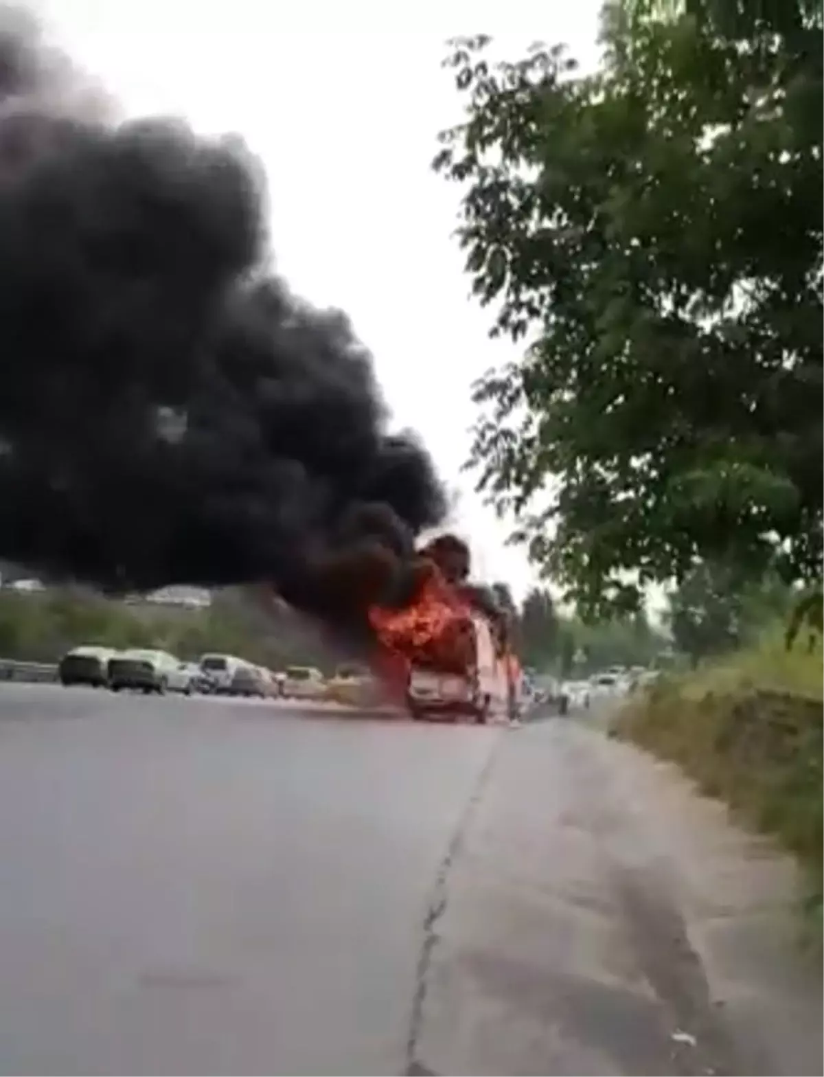 Seyir Halindeki Ambulansın Alev Alev Yanması Kamerada