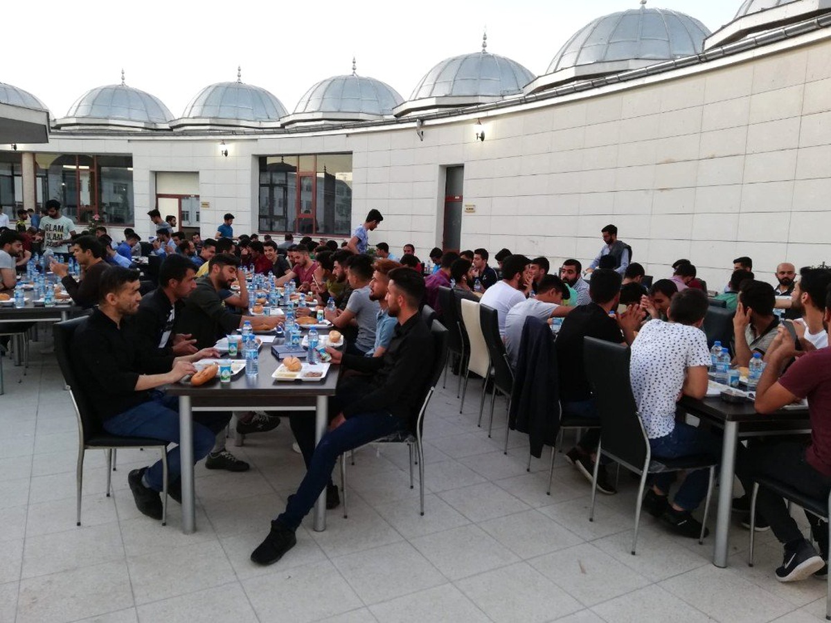 Siirt Müftülüğü\'nden Üniversite Öğrencilerine İftar