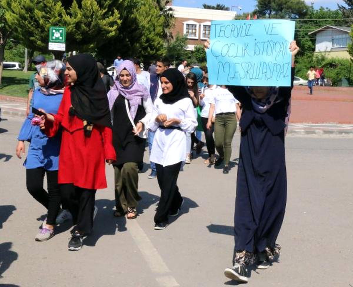 Siverek\'te, Öğrencilerden \'Cinsel Taciz\' Protestosu