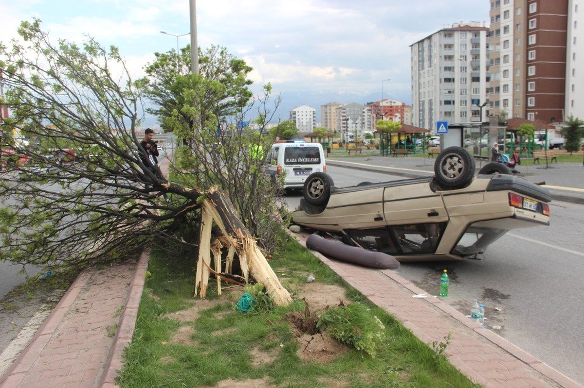 Takla Atan Otomobildeki 5 Kişi Yaralandı