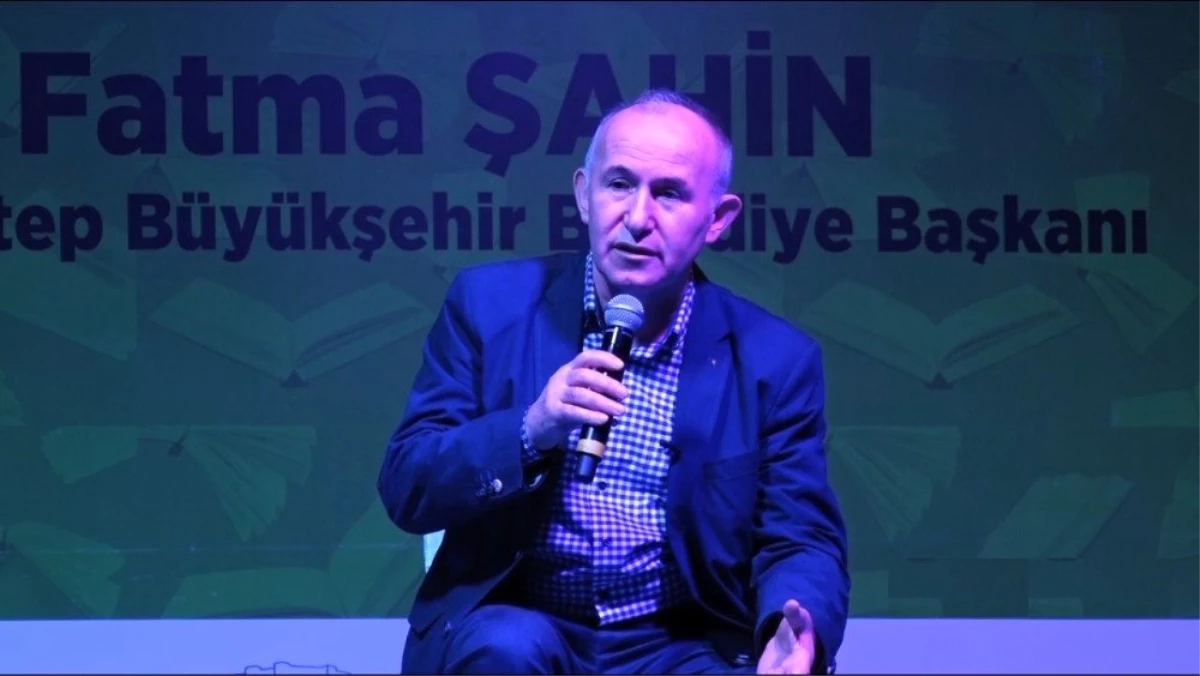 Tarihçi Yazar Prof. Dr. Ahmet Şimşirgil Gaziantep\'te Kitaplarını İmzaladı