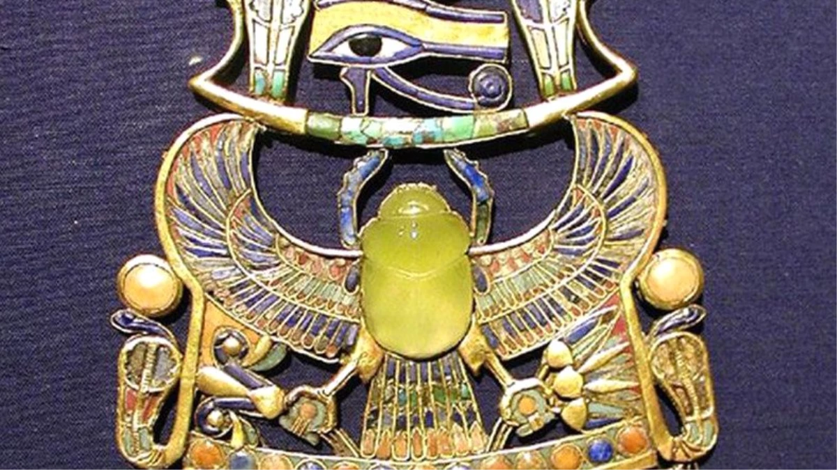 Tutankhamun\'un Mezarındaki Bir Cam Parçasının Sırrı Çözüldü