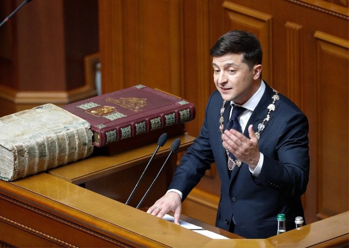 Zelenskiy\'in İlk İcraatı Erken Seçim