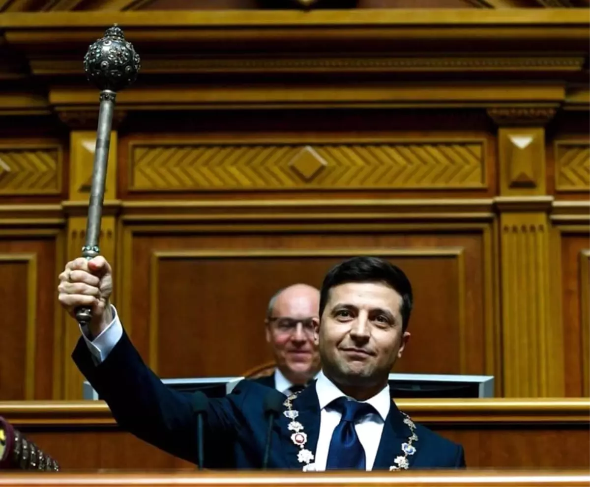 Zelenskiy Resmen Göreve Başladı