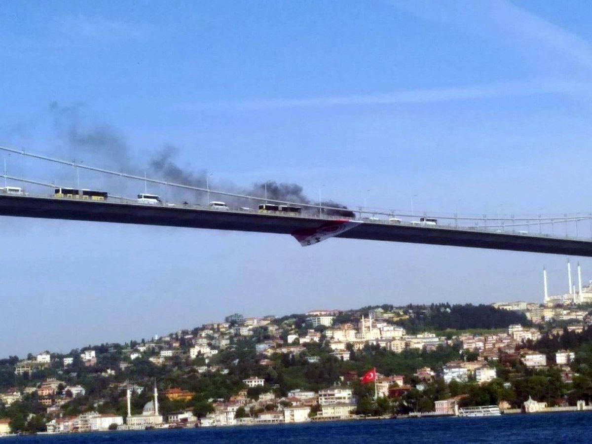 15 Temmuz Şehitler Köprüsü\'nde Otomobilde Yangın Çıktı.