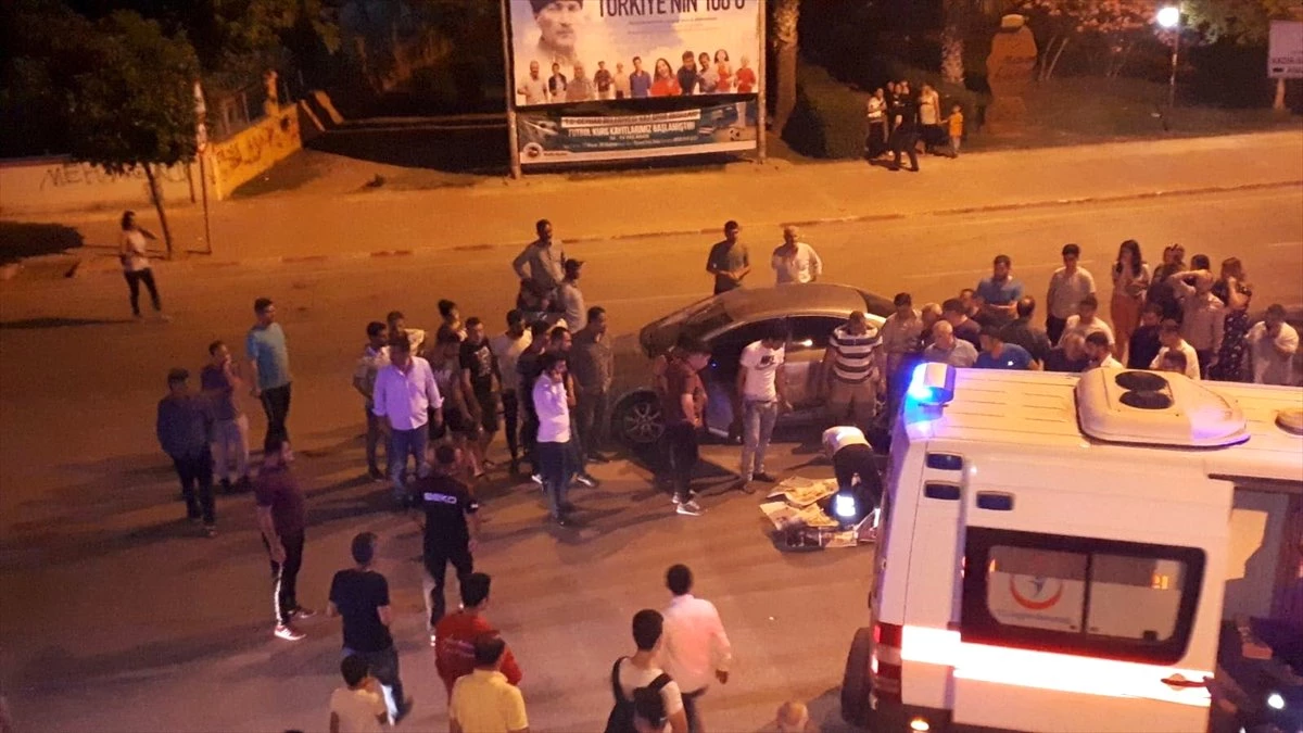 Adana\'da Otomobille Motosiklet Çarpıştı: 1 Ölü, 1 Yaralı