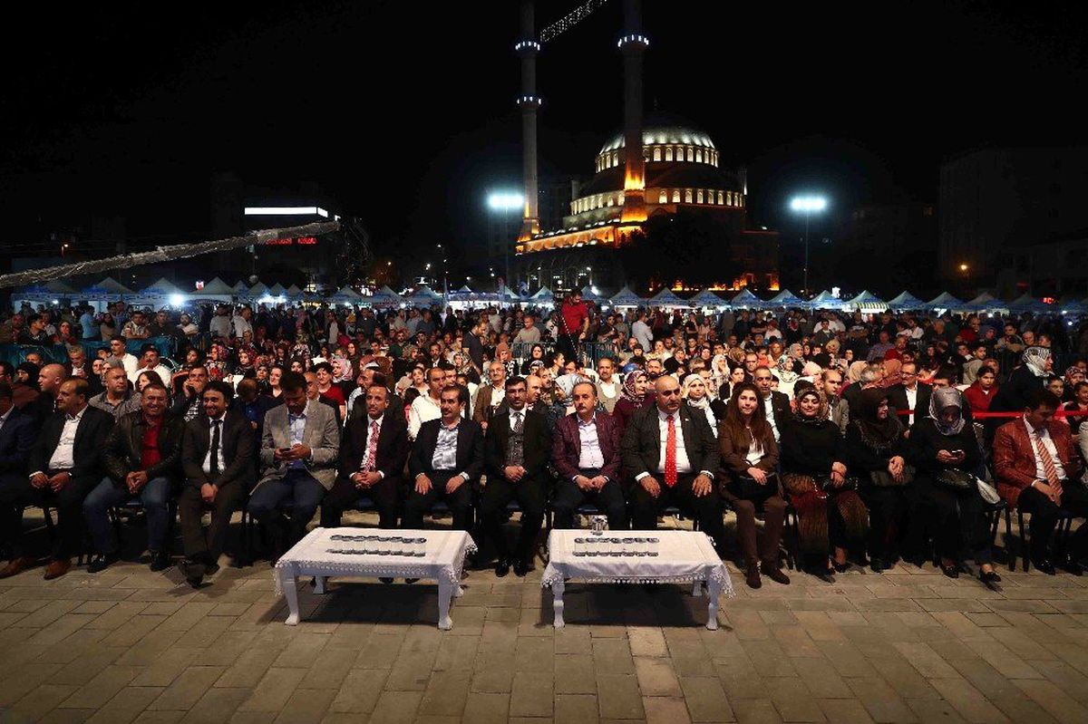 AK Parti Bitlis Milletvekilleri İstanbul\'daki Hemşehrileriyle Buluştu