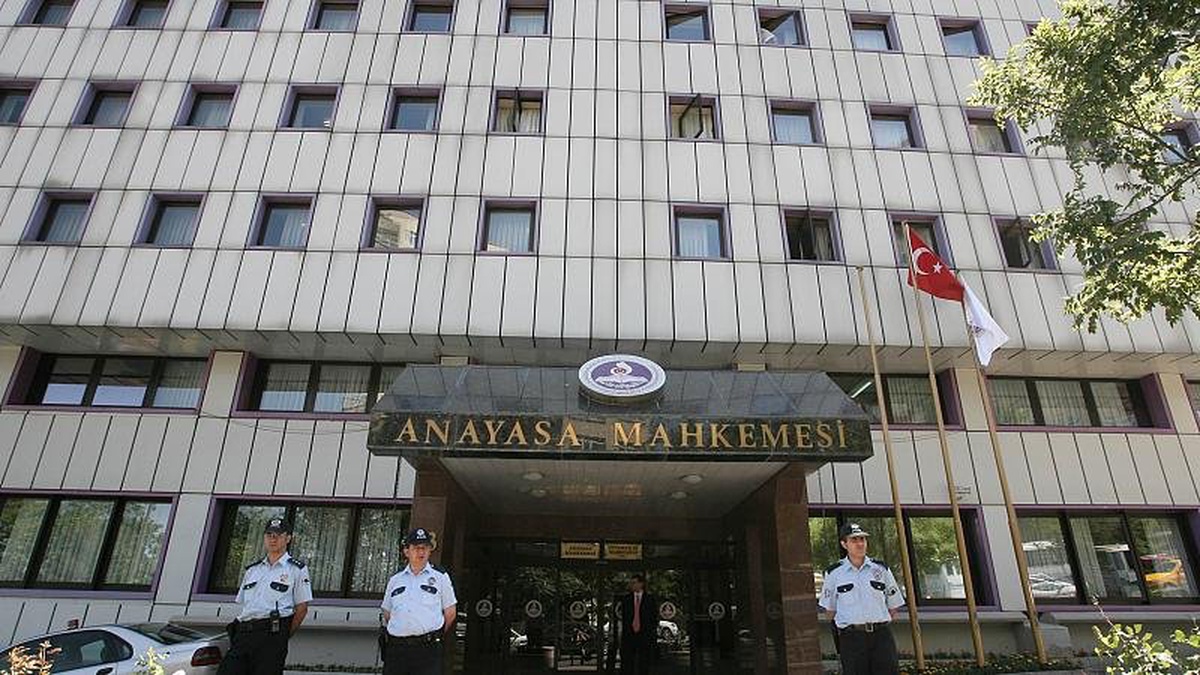 Anayasa Mahkemesi: Mahkumlara Gazete Verilmemesi İfade Özgürlüğünün İhlalidir